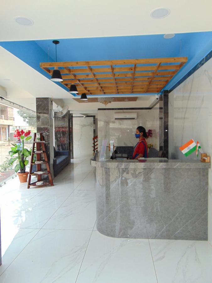 The Grand Vardhman Hotel Morbi Exterior photo