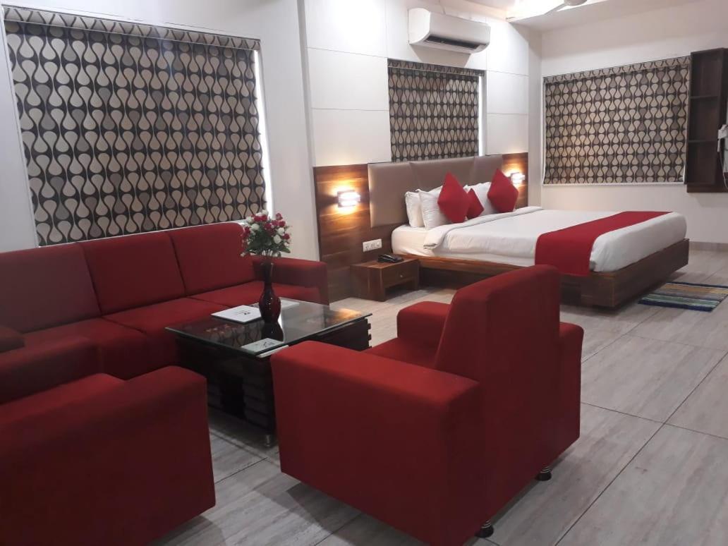 The Grand Vardhman Hotel Morbi Exterior photo