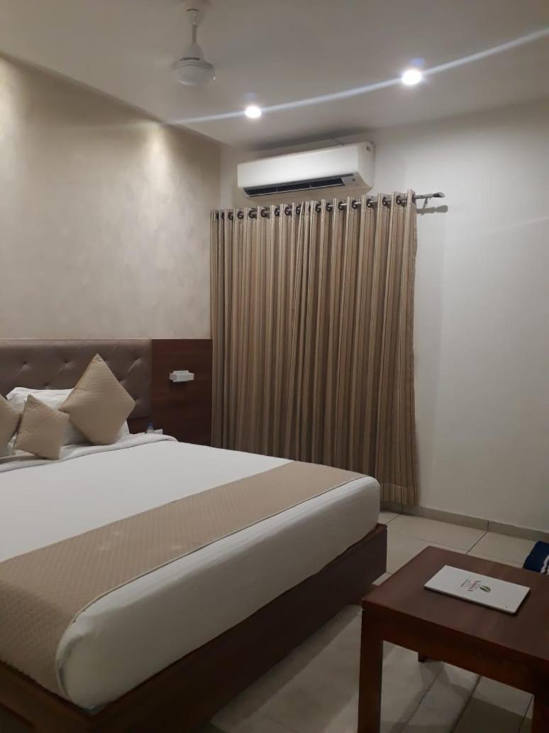 The Grand Vardhman Hotel Morbi Exterior photo