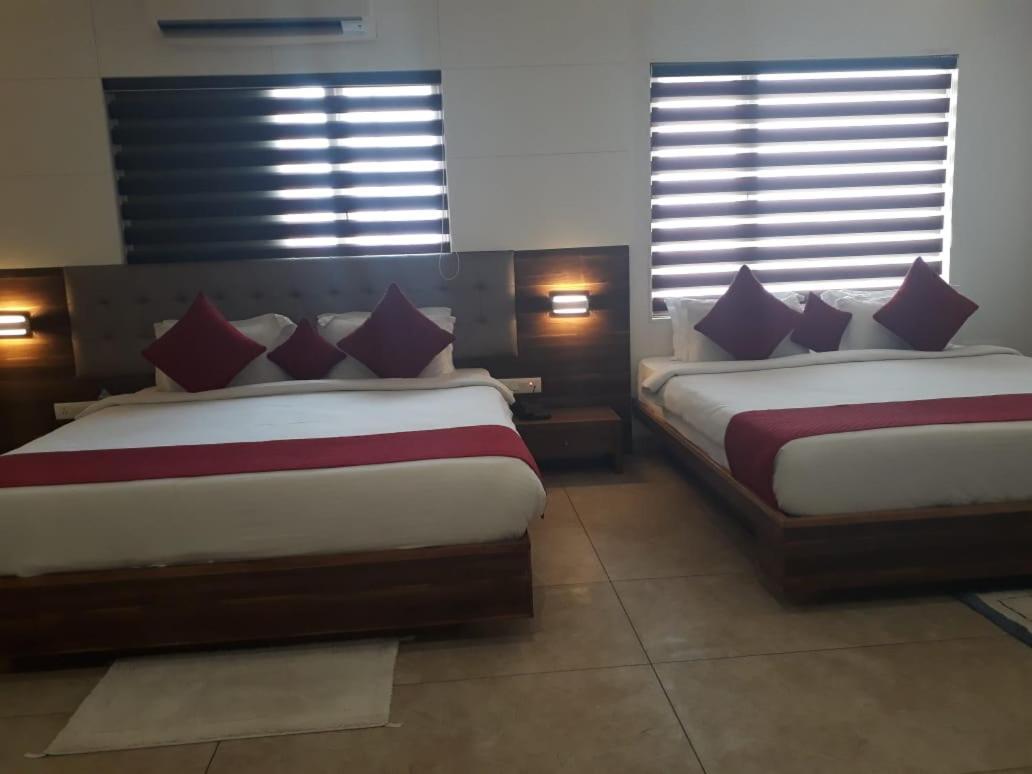 The Grand Vardhman Hotel Morbi Exterior photo