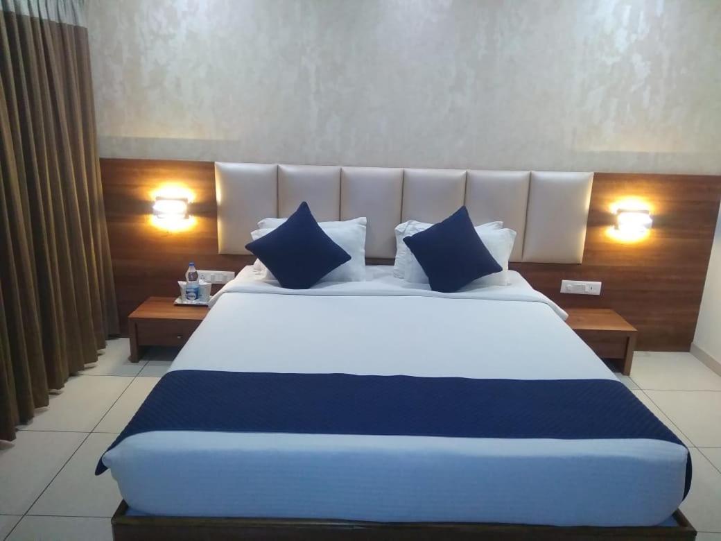 The Grand Vardhman Hotel Morbi Exterior photo