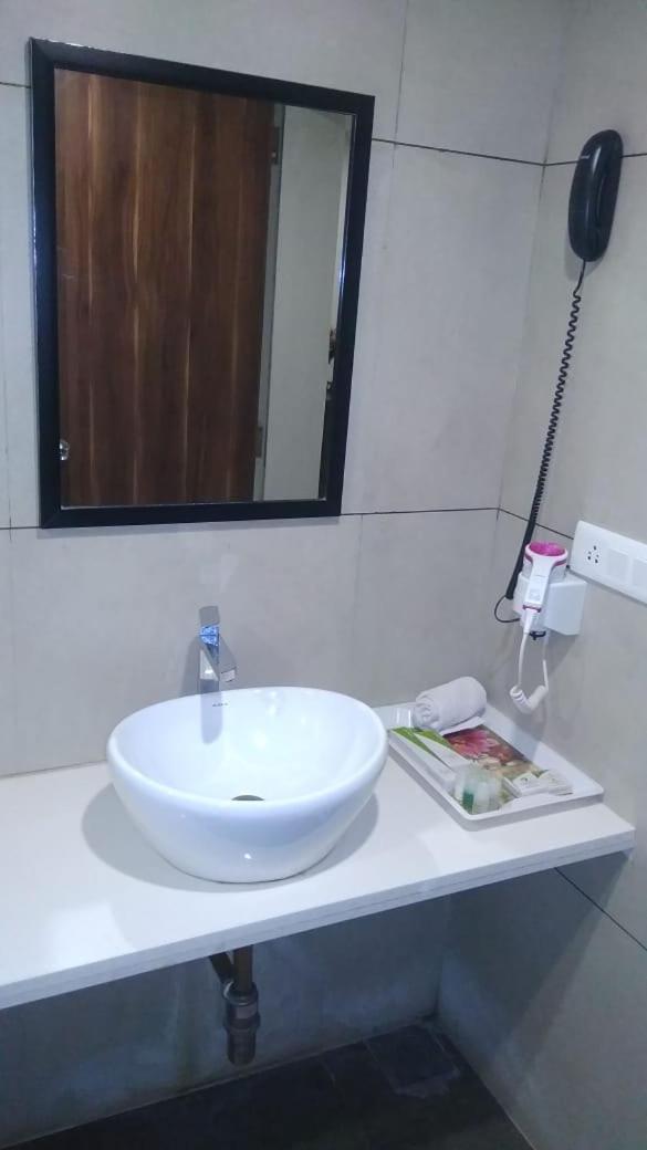 The Grand Vardhman Hotel Morbi Exterior photo