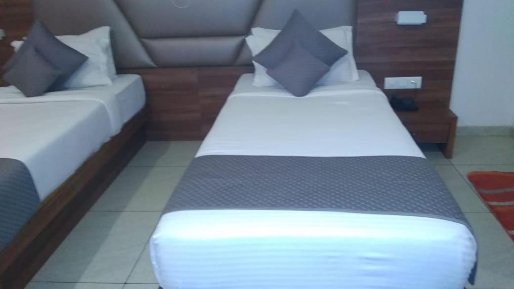 The Grand Vardhman Hotel Morbi Exterior photo