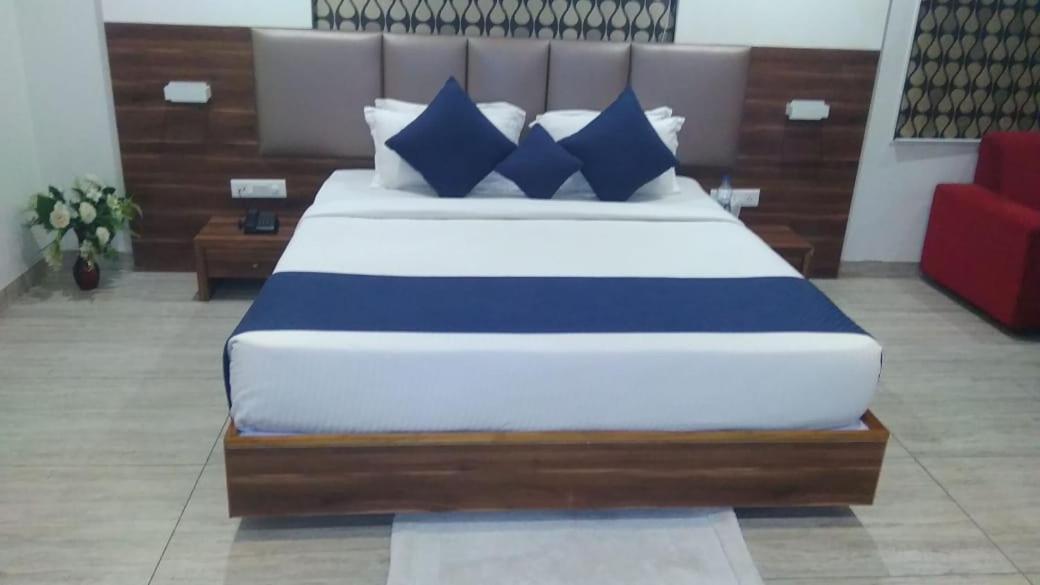The Grand Vardhman Hotel Morbi Exterior photo