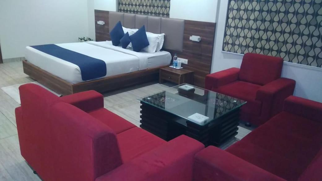 The Grand Vardhman Hotel Morbi Exterior photo